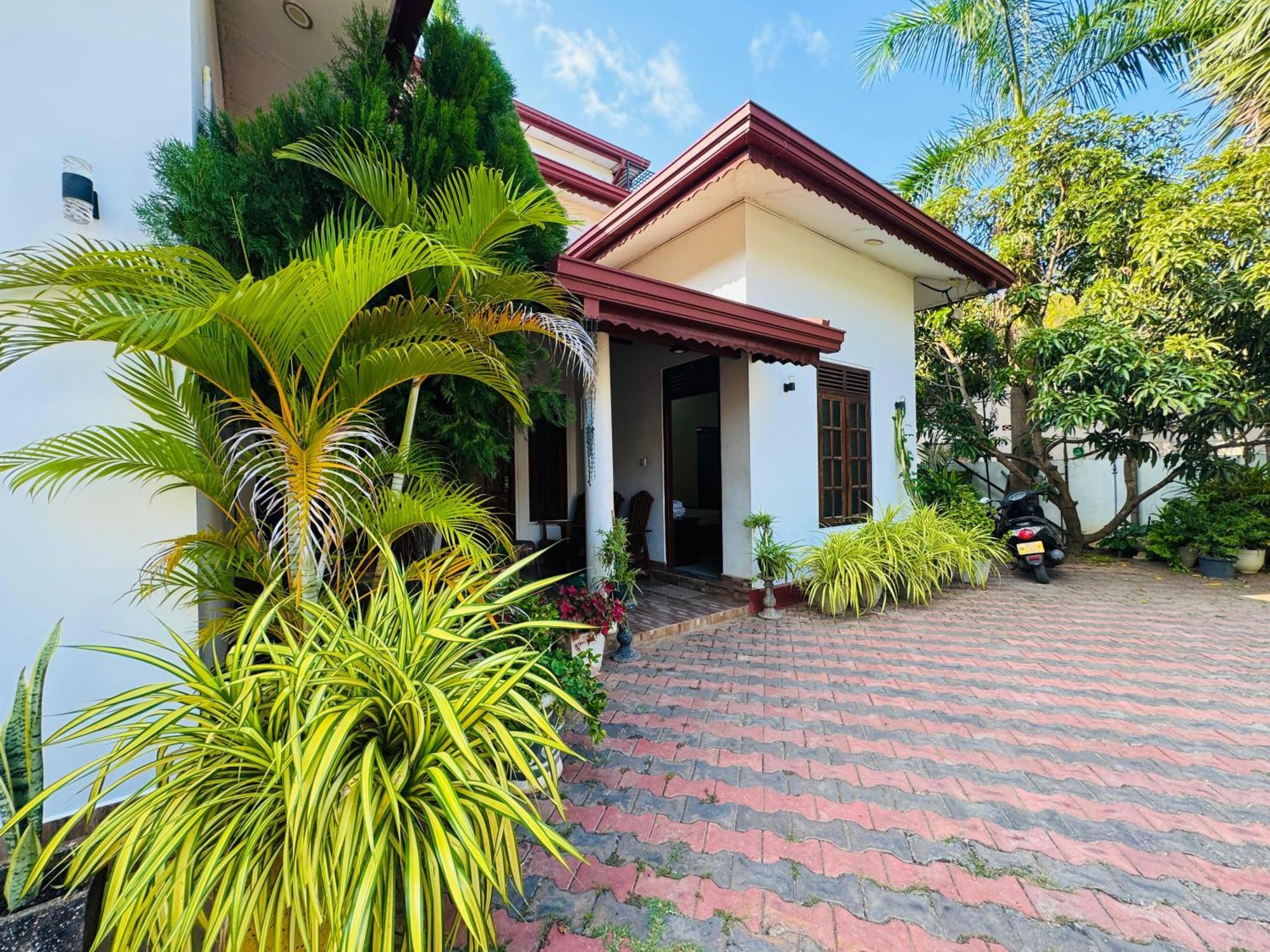 Aa Inn Trincomalee Zimmer foto