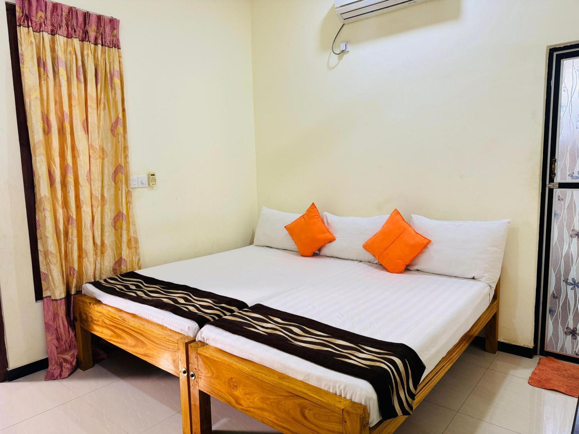 Aa Inn Trincomalee Exterior foto